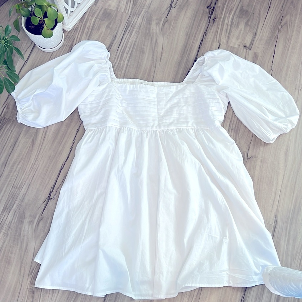 Excellent condition white  Abercrombie Emmerson Dress